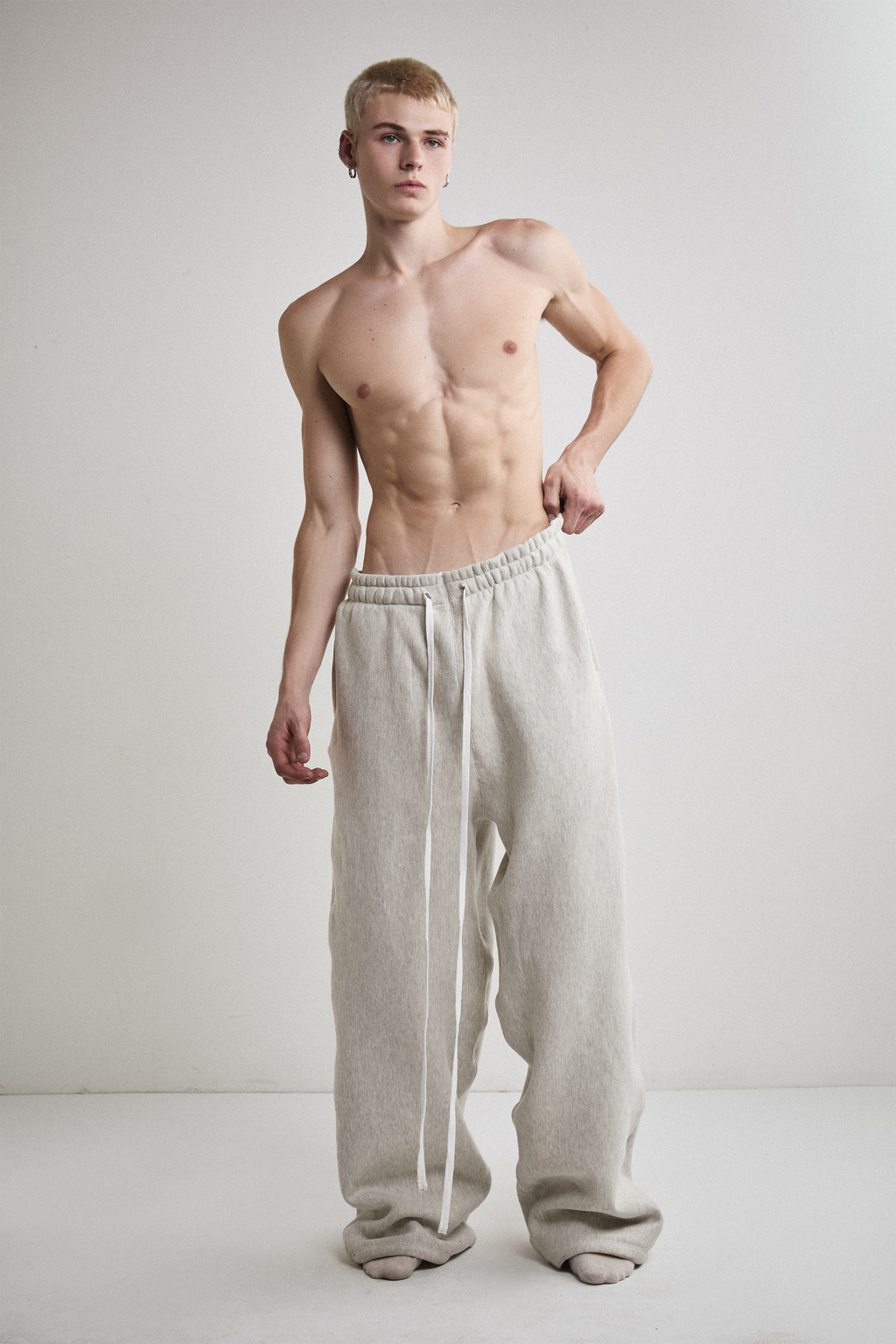 Front view of Tyler Andersen wearing AOA heavyweight grey sweats.
