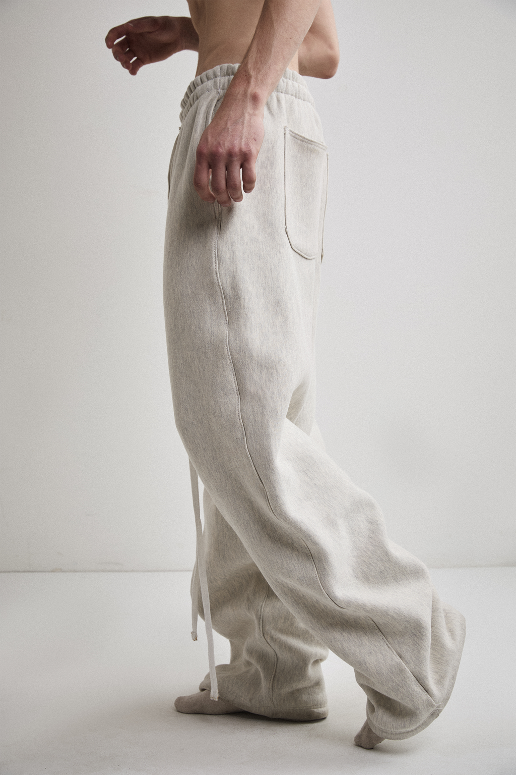 Close-up right side view of Tyler Andersen wearing AOA heavyweight grey sweats.