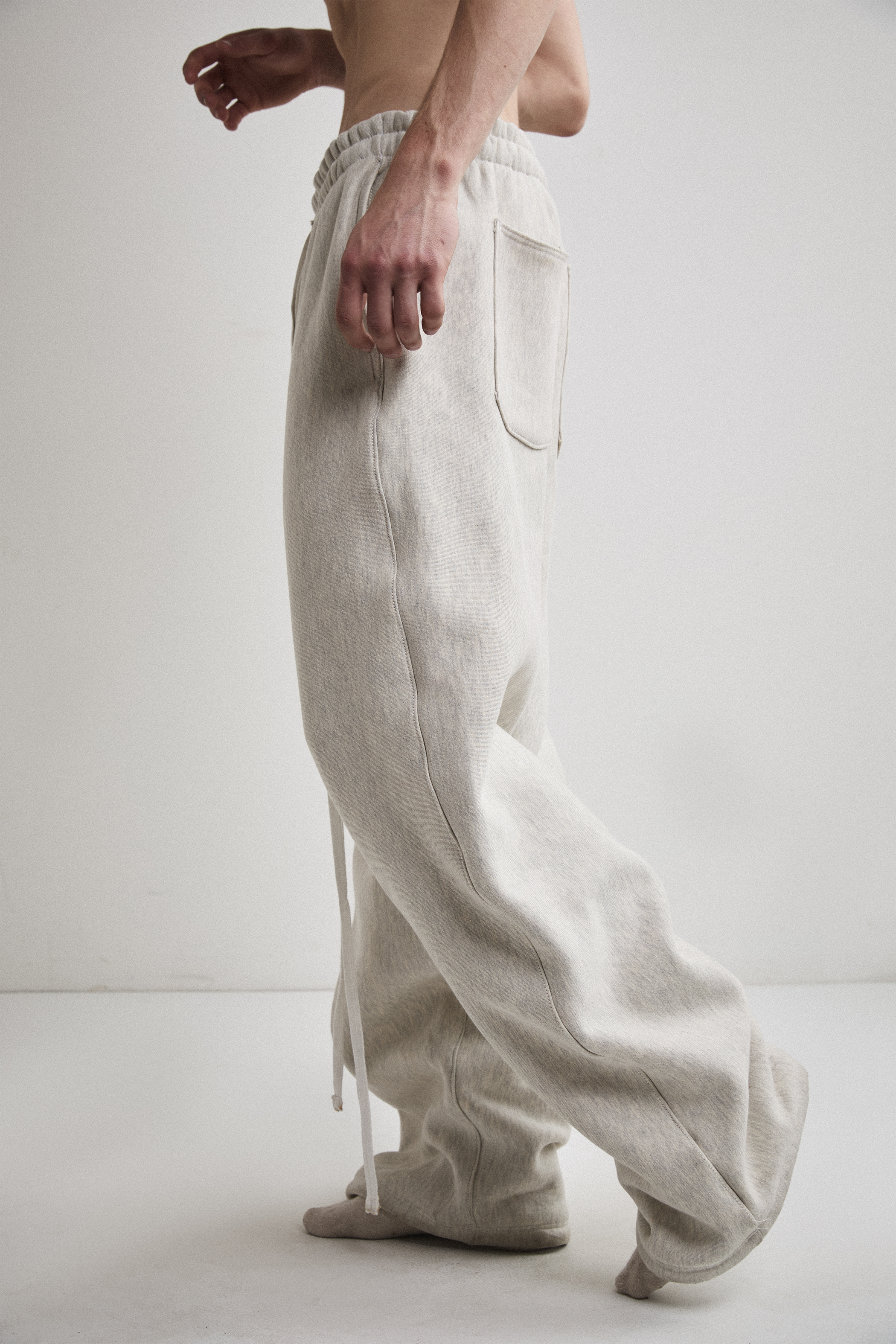 Close-up right side view of Tyler Andersen wearing AOA heavyweight grey sweats.